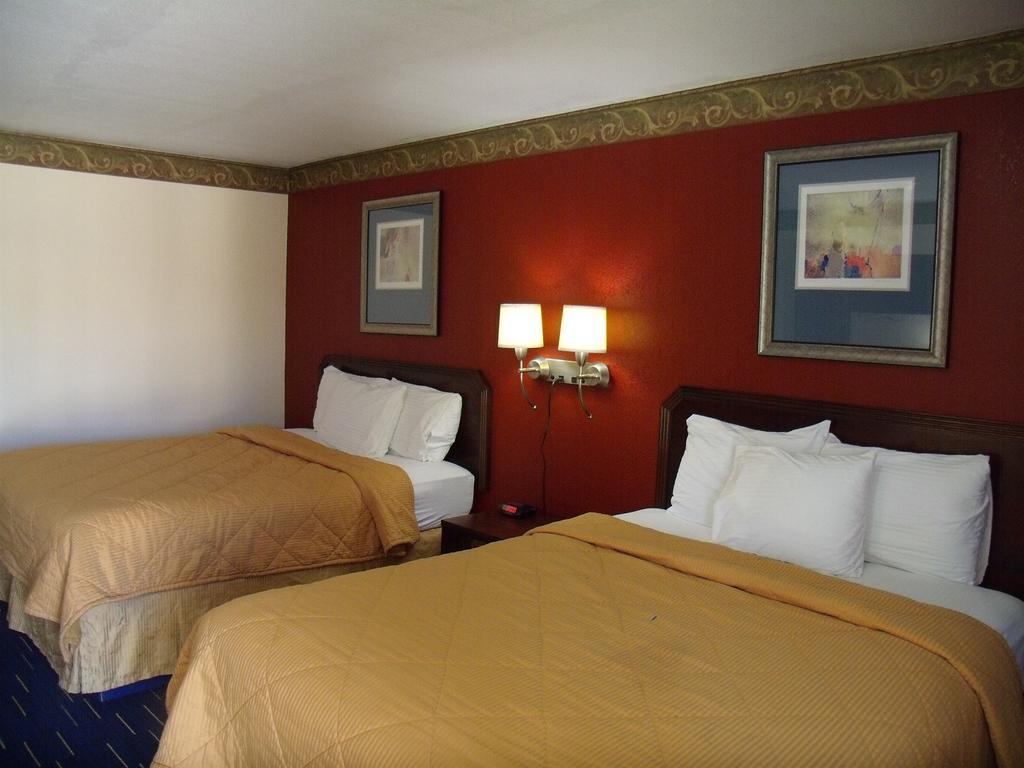 Country Inn Sterling Buitenkant foto